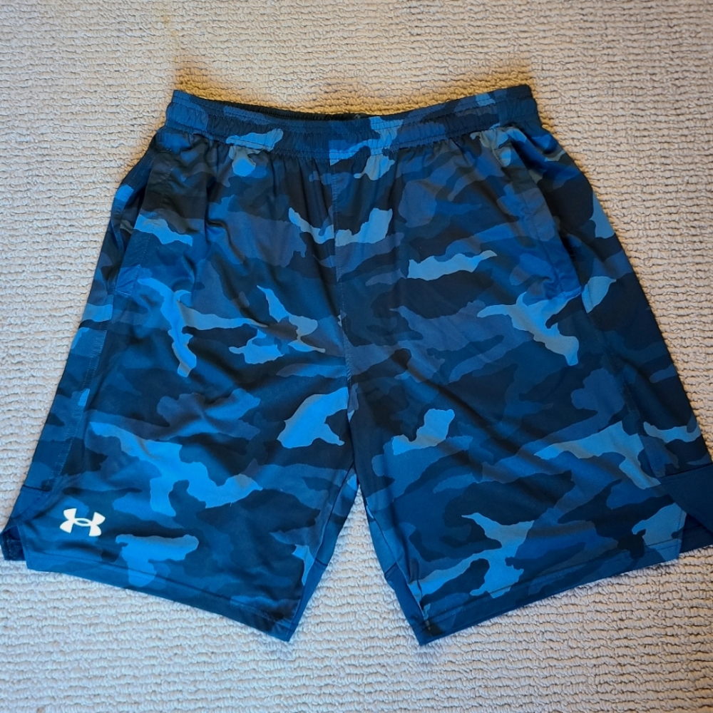 Under Armour Camo Shorts L
